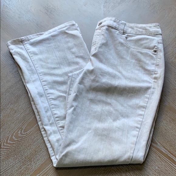 CHICO’S Platinum Denim Ultimate Fit Flare Jeans 8